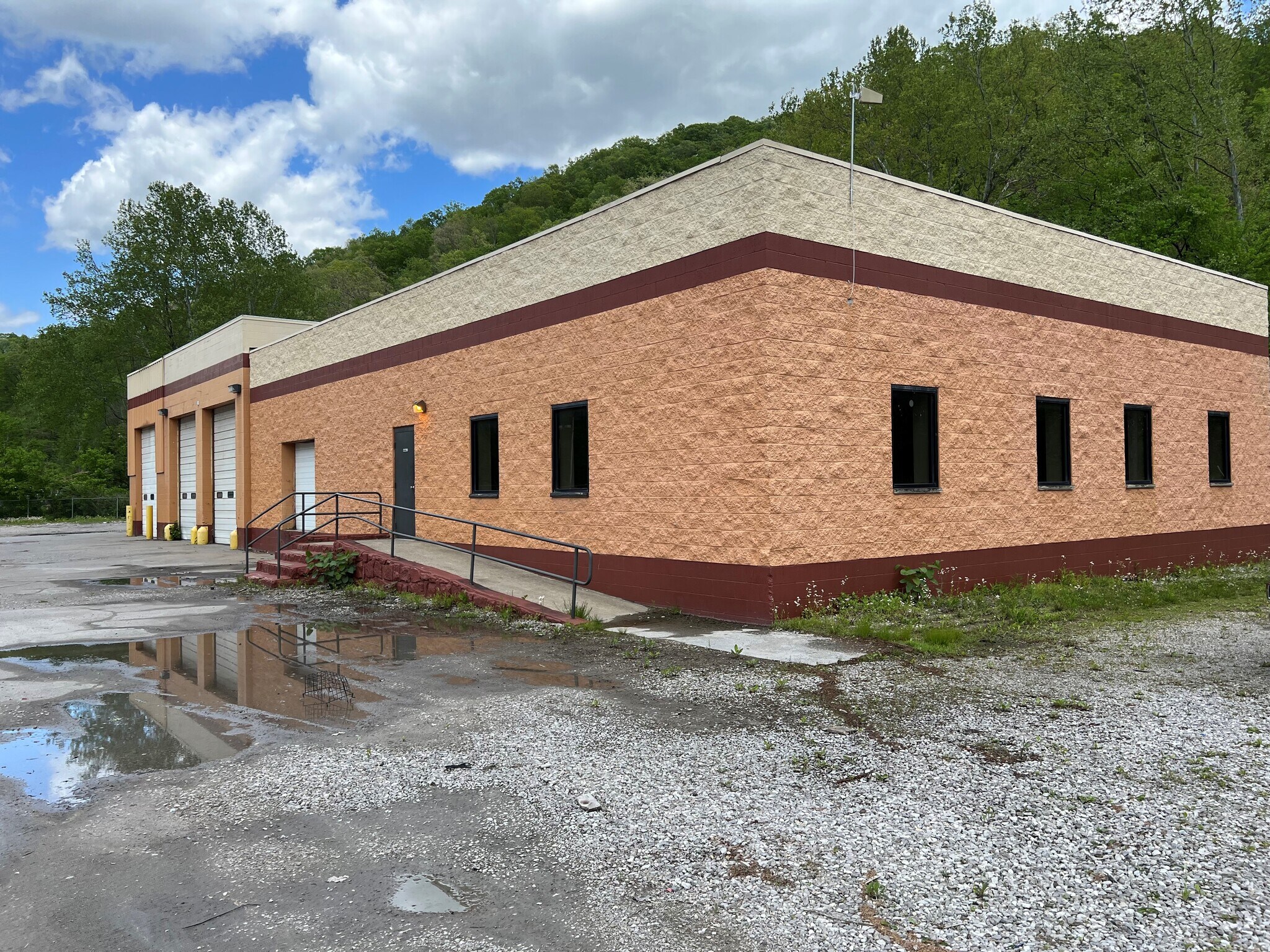 119 Admiral rd, Chapmanville, WV à vendre Photo du bâtiment- Image 1 de 1