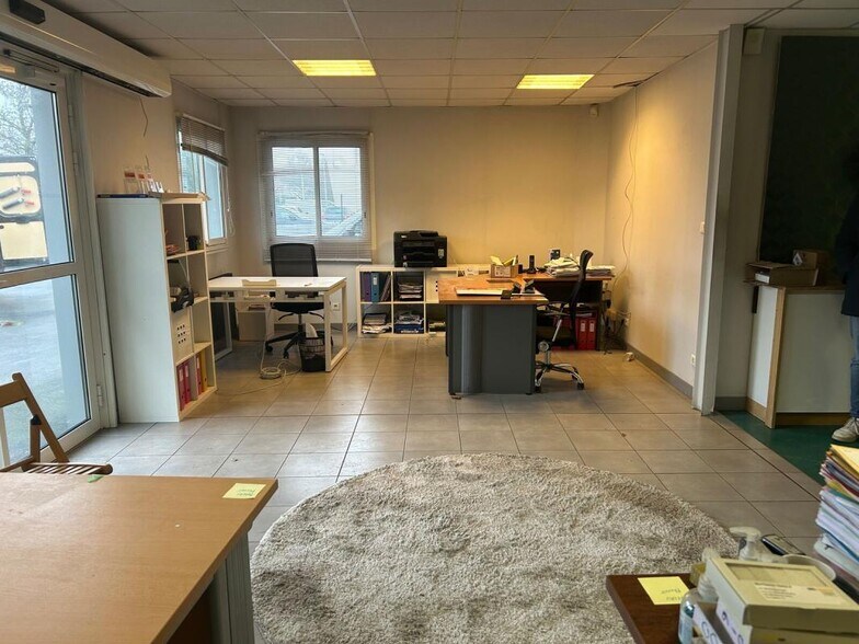 2 Rue Des Bosquets, Les Sorinières for lease - Interior Photo - Image 3 of 7
