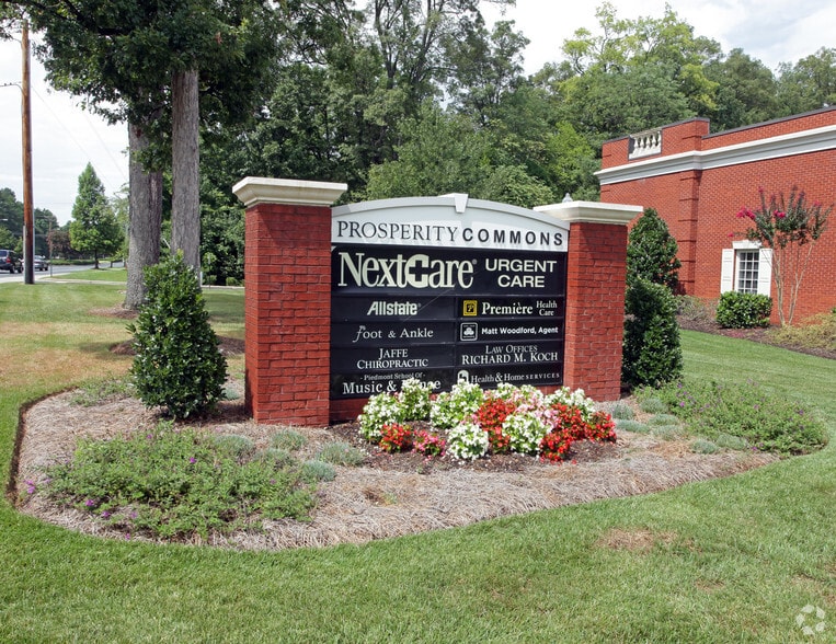 3220 Prosperity Church Rd, Charlotte, NC à louer - Photo du bâtiment - Image 2 de 12