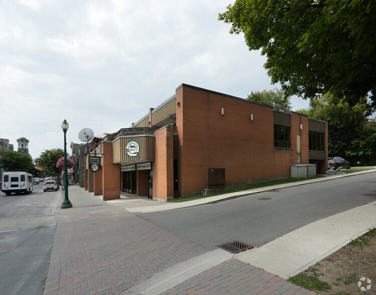 52-58 King St E, Brockville, ON à vendre - Photo du bâtiment - Image 3 de 4