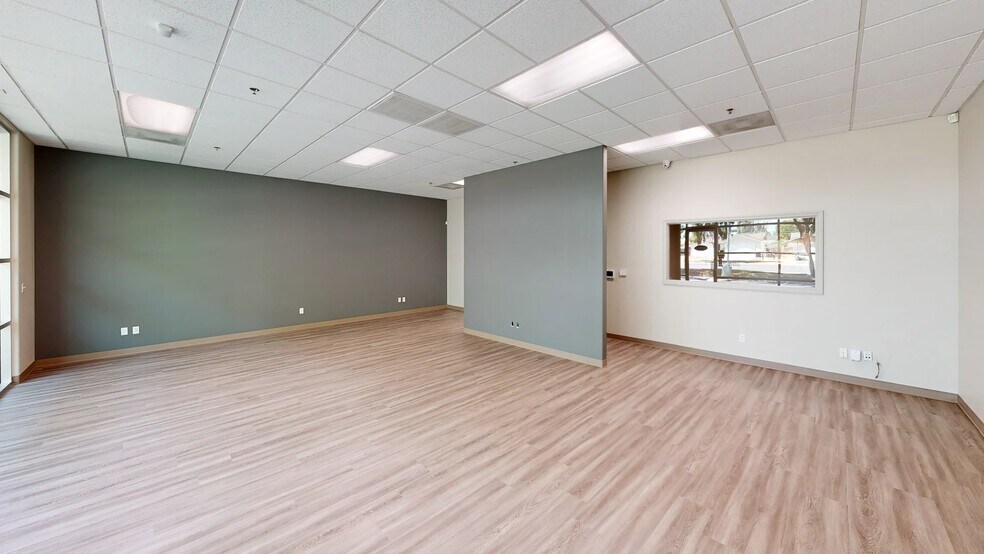 5850 E Shields Ave, Fresno, CA à louer - Photo du bâtiment - Image 3 de 7