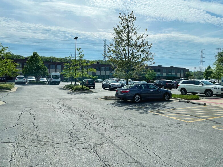 900 Rand Rd, Des Plaines, IL à louer - Photo du bâtiment - Image 2 de 26