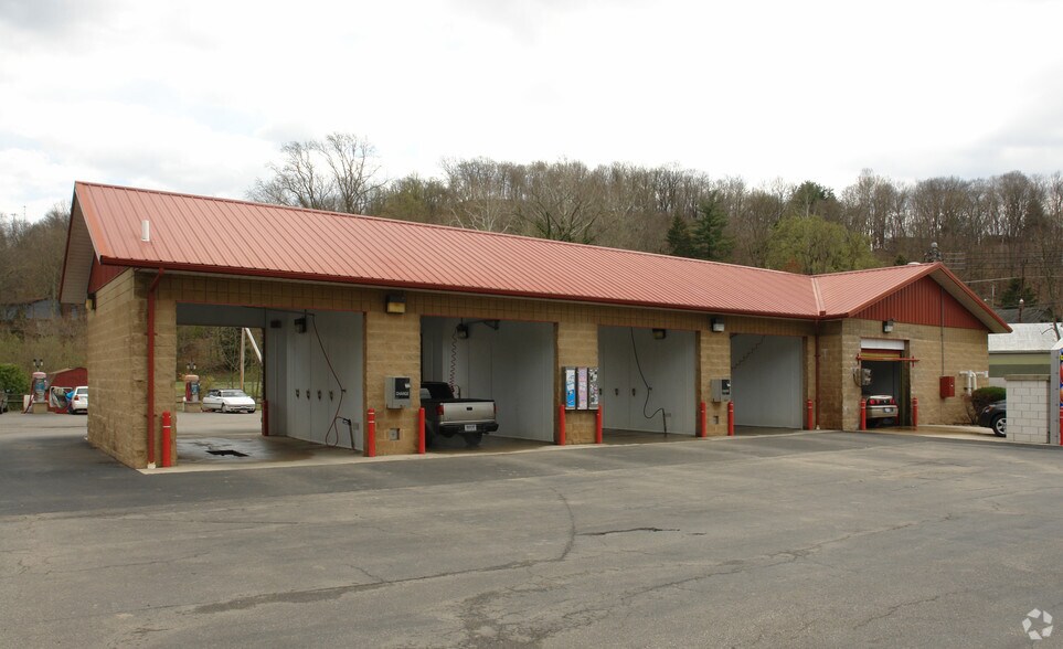 304 Muskingum Dr, Marietta, OH for sale - Primary Photo - Image 2 of 2