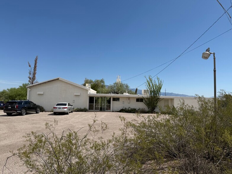 1477 N Silverbell Rd, Tucson, AZ à vendre - Photo du bâtiment - Image 3 de 14