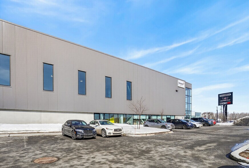 11235 Boul Métropolitain E, Montréal, QC à louer - Photo du bâtiment - Image 3 de 27