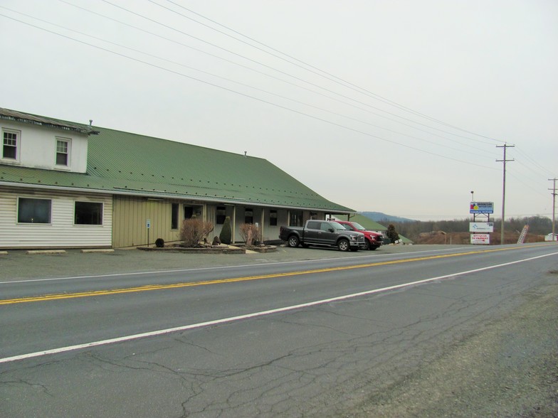 1075 ROUTE 100, Bechtelsville, PA à vendre - Photo du bâtiment - Image 1 de 1