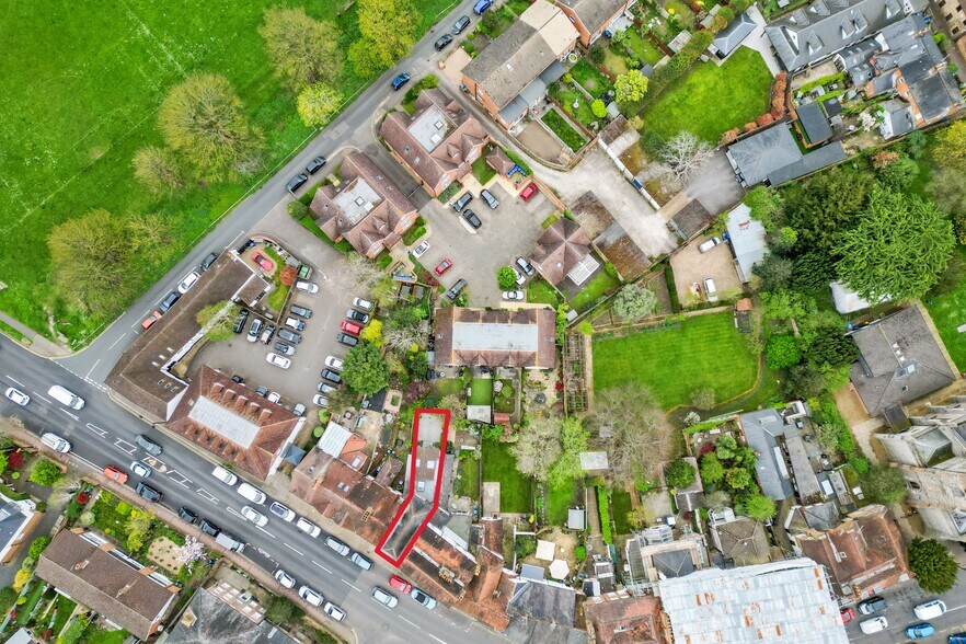 26 Windsor St, Chertsey à vendre - Photo du bâtiment - Image 3 de 14