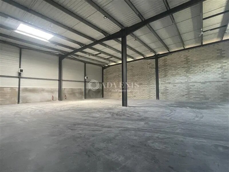 Flex in Le Mesnil-Amelot for lease Building Photo- Image 1 of 4