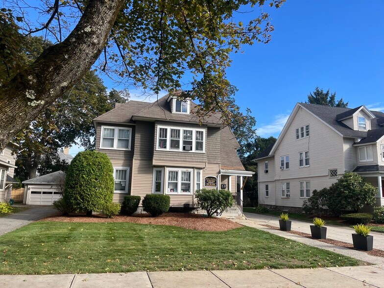 152 Russell St, Worcester, MA à vendre - Photo principale - Image 1 de 10