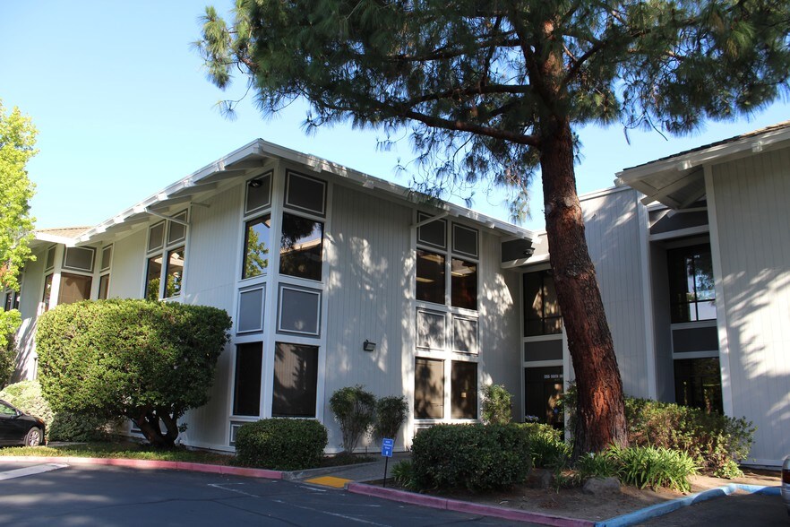 2255 Ygnacio Valley Rd, Walnut Creek, CA à louer - Photo du bâtiment - Image 2 de 3