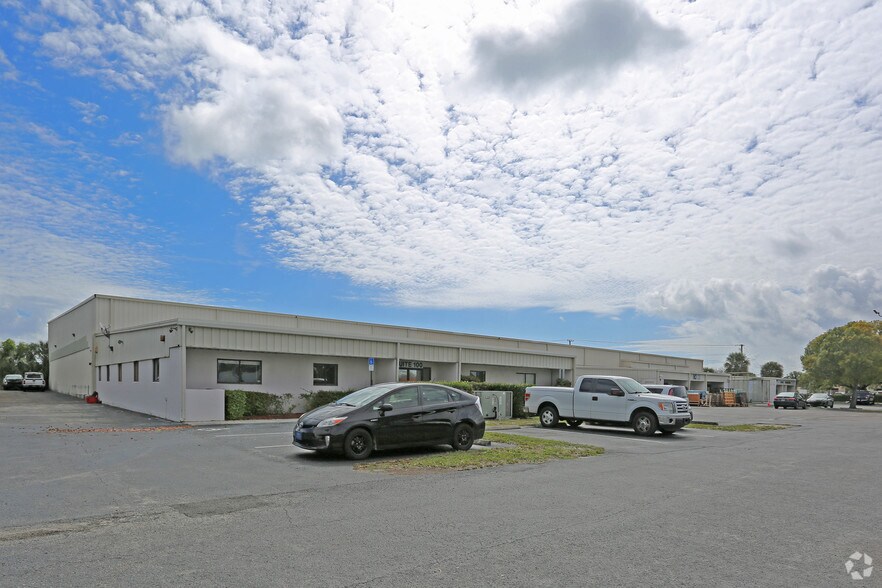 1500 Avenue R, Riviera Beach, FL à louer - Photo du bâtiment - Image 3 de 10