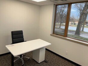 2000 Hogback Rd, Ann Arbor, MI à louer Photo intérieure- Image 2 de 2