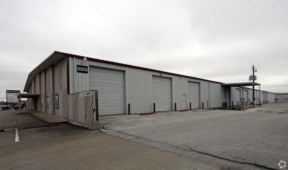 5303 Glenmont Dr, Houston, TX for lease - Building Photo - Image 3 of 9