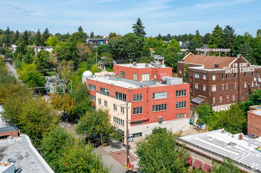 701 N 36th St, Seattle, WA à louer - Photo du bâtiment - Image 3 de 5
