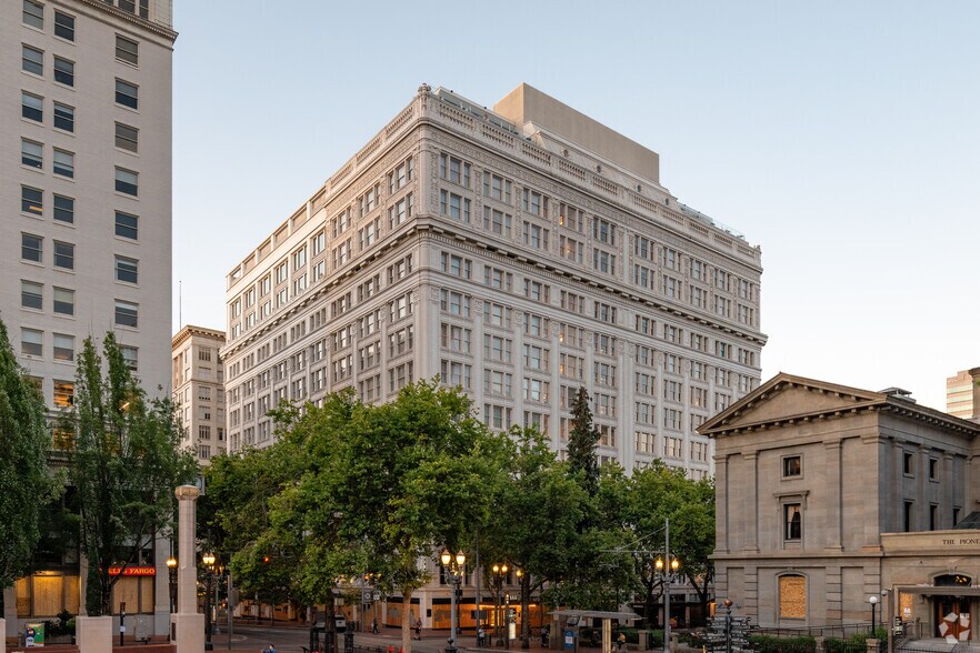 621 SW 5th Ave, Portland, OR à louer - Photo du bâtiment - Image 3 de 21