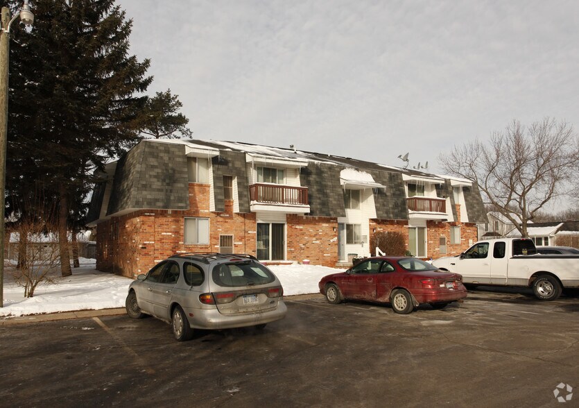 240 Park St, Pinckney, MI for sale - Building Photo - Image 3 of 14