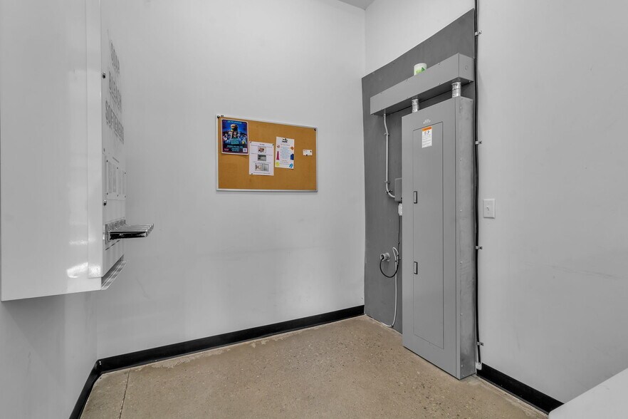 1450 Ridge, West Seneca, NY à vendre - Photo intérieure - Image 2 de 27