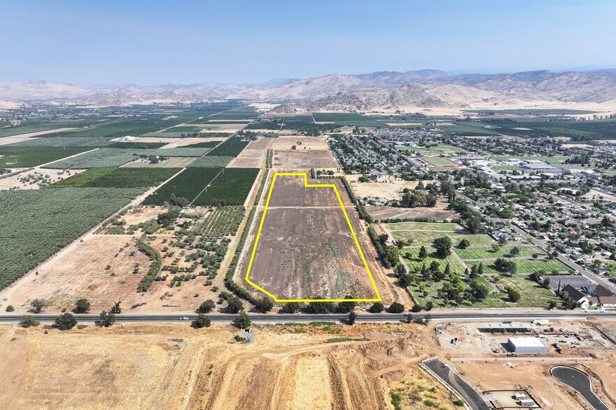 18657 Naranjo Boulevard, Woodlake, CA for sale - Building Photo - Image 2 of 12