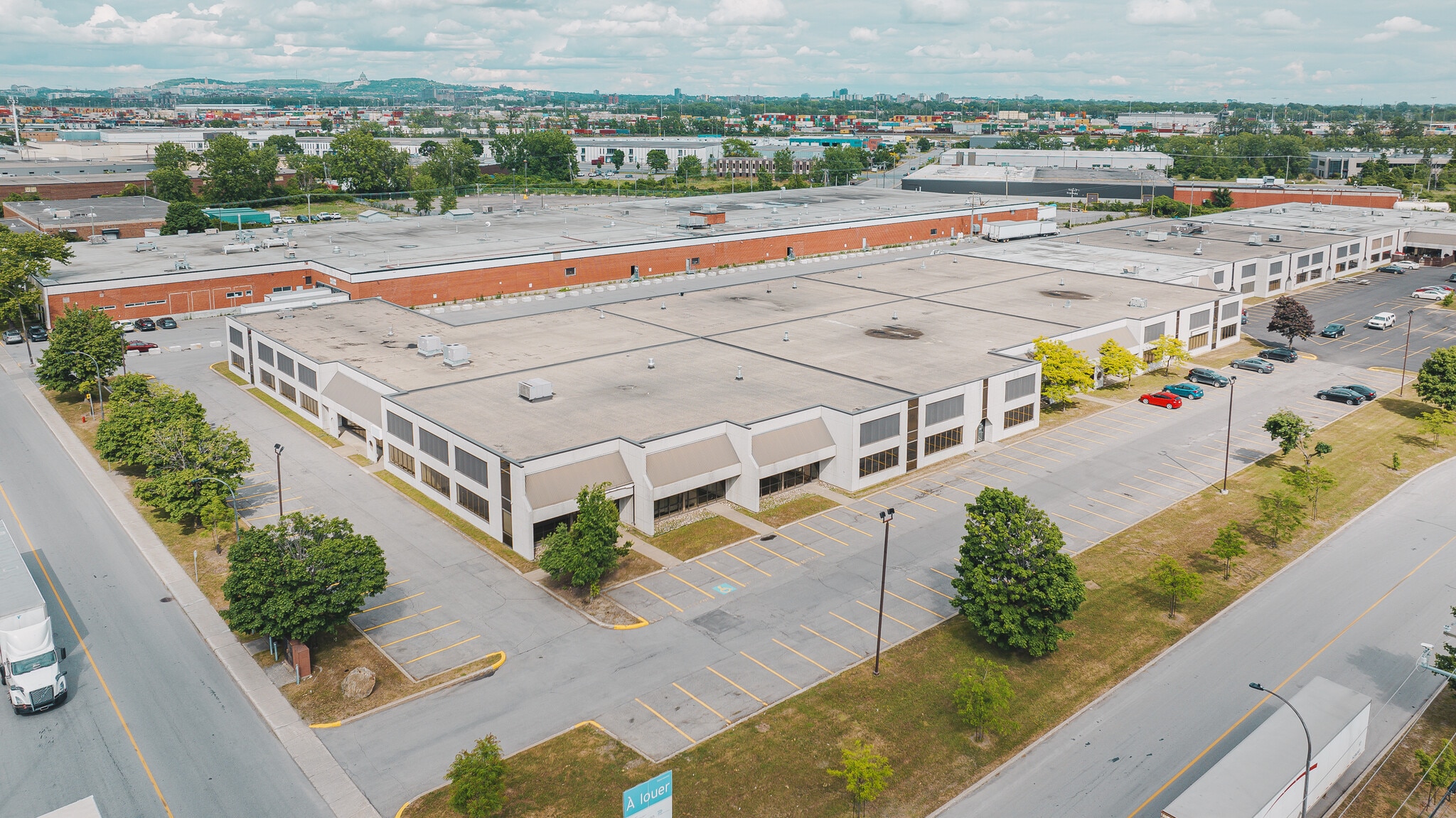 3071-3075 Rue Louis-A.-Amos, Lachine, QC for lease Building Photo- Image 1 of 7