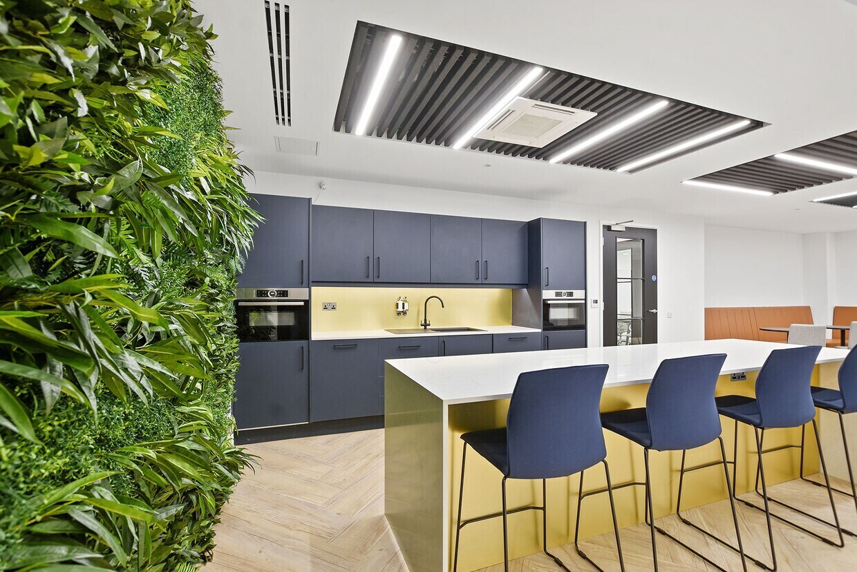 4 Breams, London for lease Interior Photo- Image 1 of 7