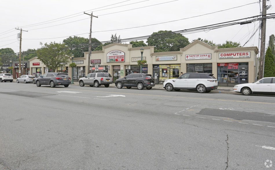 246-250 Larkfield Rd, East Northport, NY for lease - Primary Photo - Image 1 of 8