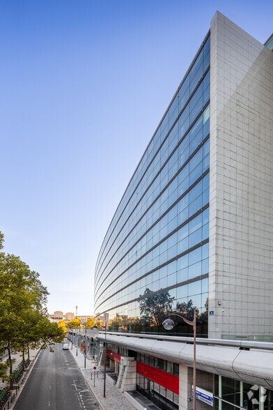 40 Avenue Des Terroirs De France, Paris for lease - Building Photo - Image 3 of 10