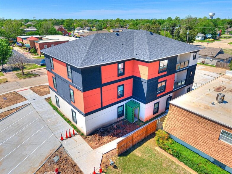 103 Edwards St, Edmond, OK for sale - Building Photo - Image 2 of 16