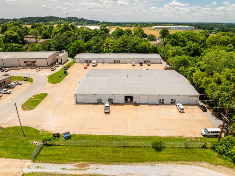 1086 Athens Ave, Bethel Heights, AR à louer - Photo du bâtiment - Image 2 de 4
