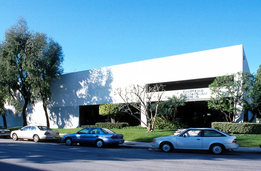 2425 Mira Mar Ave, Long Beach, CA à louer - Photo du bâtiment - Image 1 de 5
