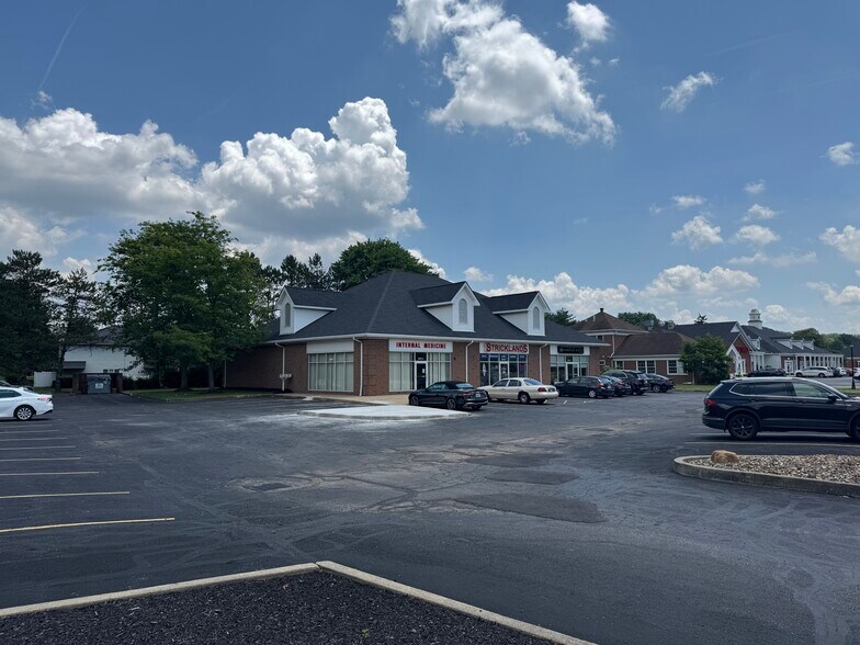 2890 Sand Run Pky, Fairlawn, OH à louer - Photo du bâtiment - Image 3 de 4