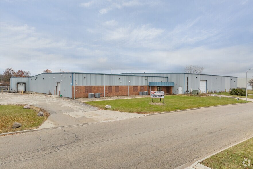 740 Schneider Dr, South Elgin, IL à vendre - Photo du bâtiment - Image 3 de 17