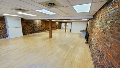430-432 Rue Sainte-Hélène, Montréal, QC for lease Interior Photo- Image 2 of 10