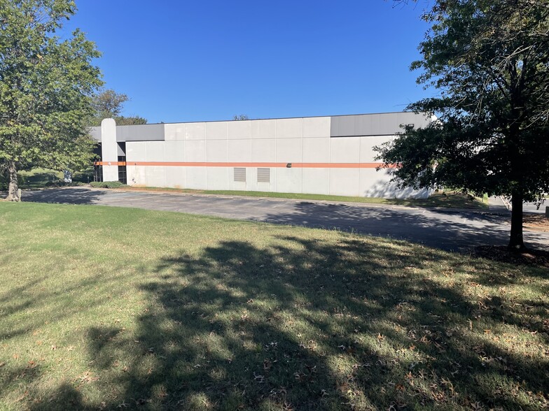 101 Electronics Blvd SW, Huntsville, AL for sale - Building Photo - Image 2 of 6