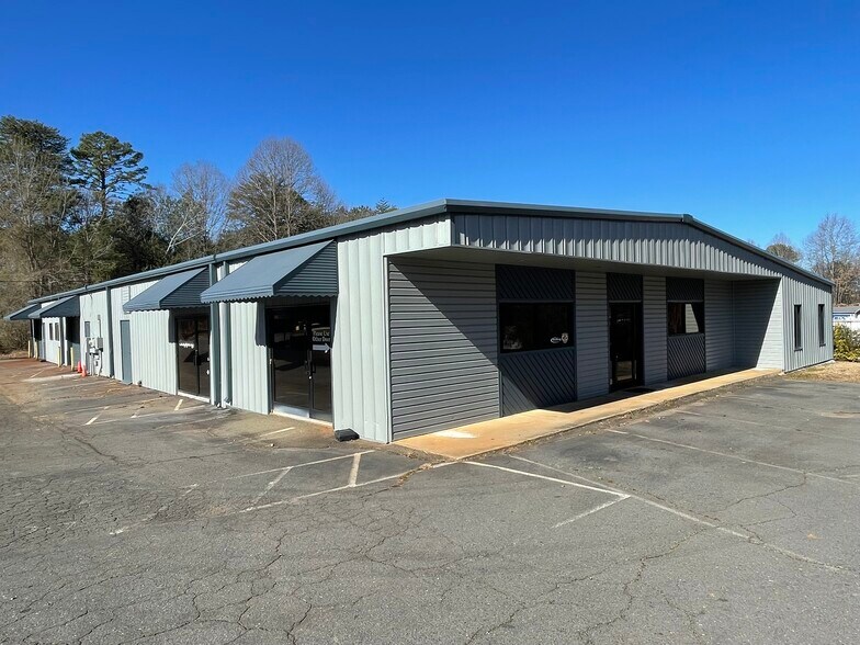 8621 Fairview Rd, Charlotte, NC à louer - Photo du bâtiment - Image 3 de 31