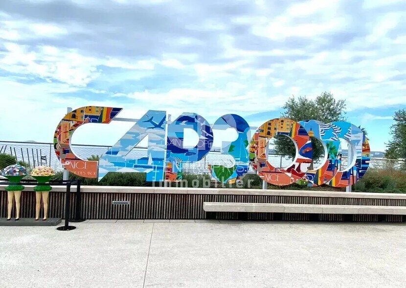 Office in Saint-Laurent-du-Var for lease - Building Photo - Image 1 of 2