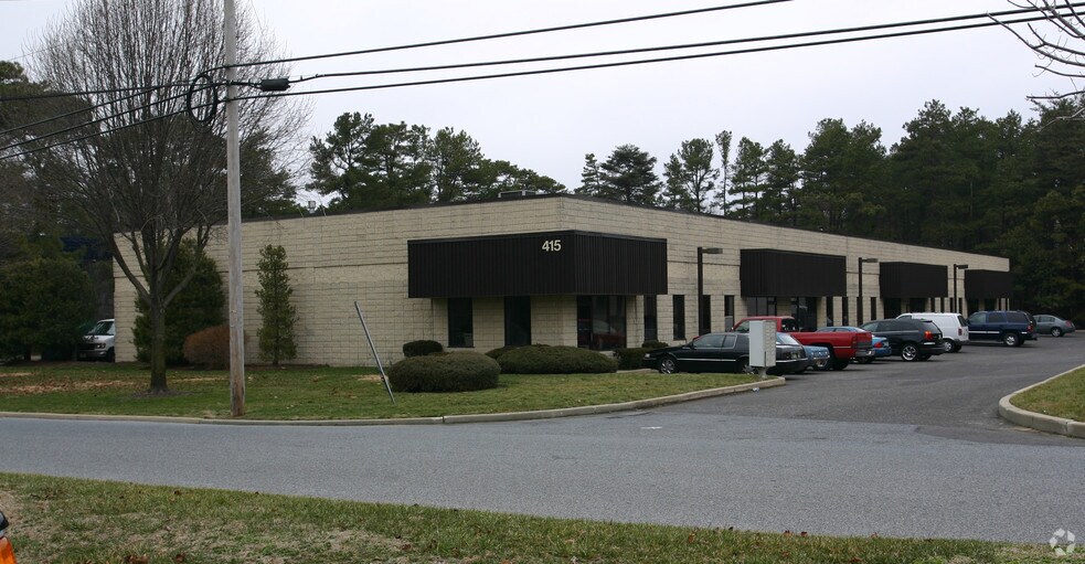 415 Commerce Ln, West Berlin, NJ for lease - Building Photo - Image 2 of 4