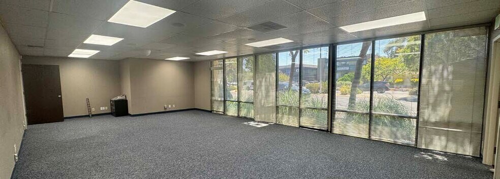 535 E Plumb Ln, Reno, NV à louer - Photo du bâtiment - Image 3 de 9