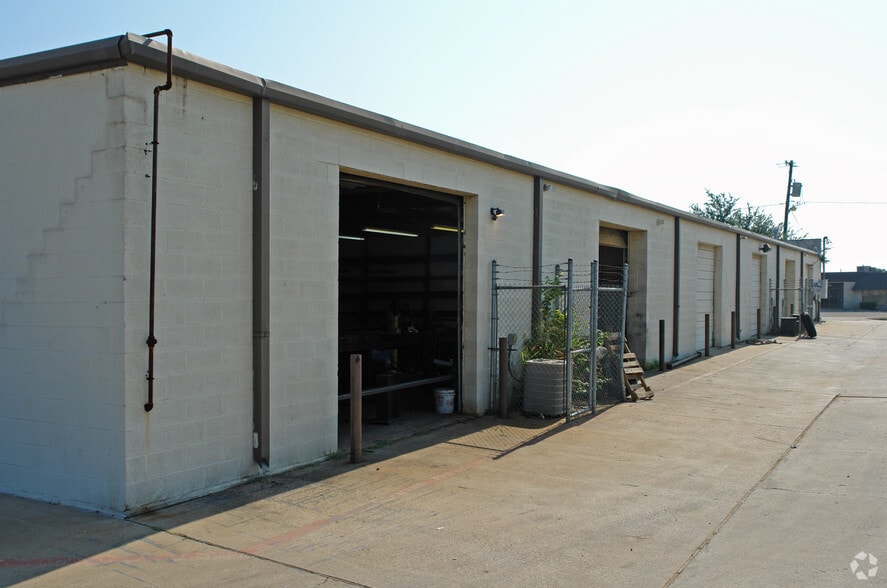 8160 Moberly Ln, Dallas, TX for lease - Building Photo - Image 3 of 6