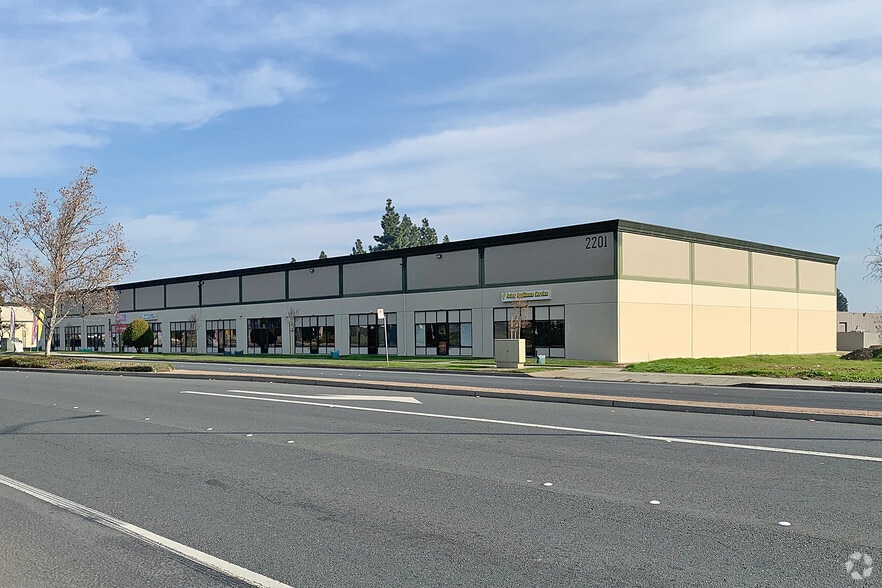 2201 Harbor St, Pittsburg, CA for lease - Primary Photo - Image 1 of 4