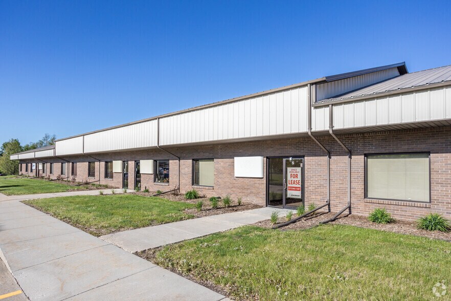 6864 NE 14th St, Ankeny, IA à louer - Photo du bâtiment - Image 2 de 4