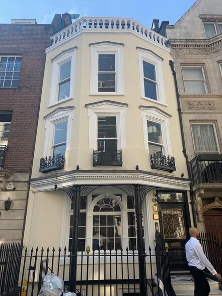 2 Charles St, London for lease - Primary Photo - Image 1 of 2