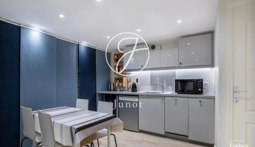 Retail in Paris for sale - Interior Photo - Image 3 of 3