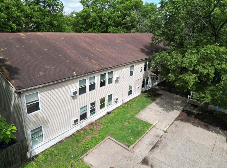2305 S Rotherwood Ave, Evansville, IN for sale - Building Photo - Image 2 of 15