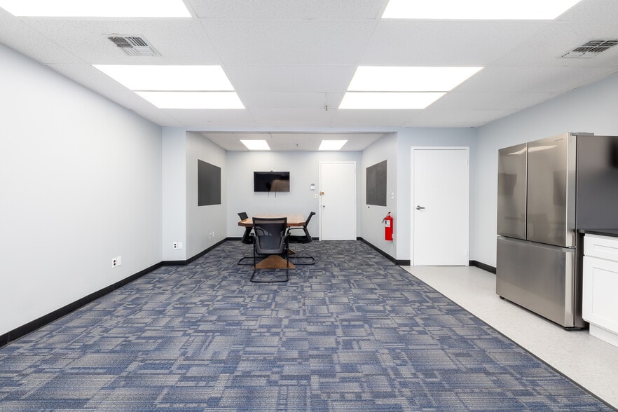 154-09 146th Ave, Jamaica, NY à louer - Photo intérieure - Image 3 de 12