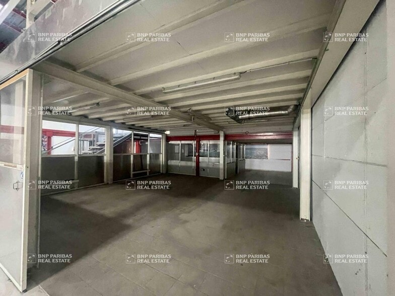 Flex in Marseille for lease - Interior Photo - Image 3 of 24