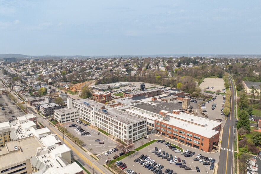 555 E North Ln, Conshohocken, PA à louer - Photo du bâtiment - Image 3 de 45