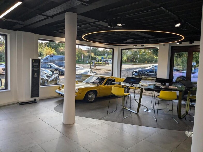 2 Epsom Rd, East Horsley à louer - Photo du bâtiment - Image 3 de 6