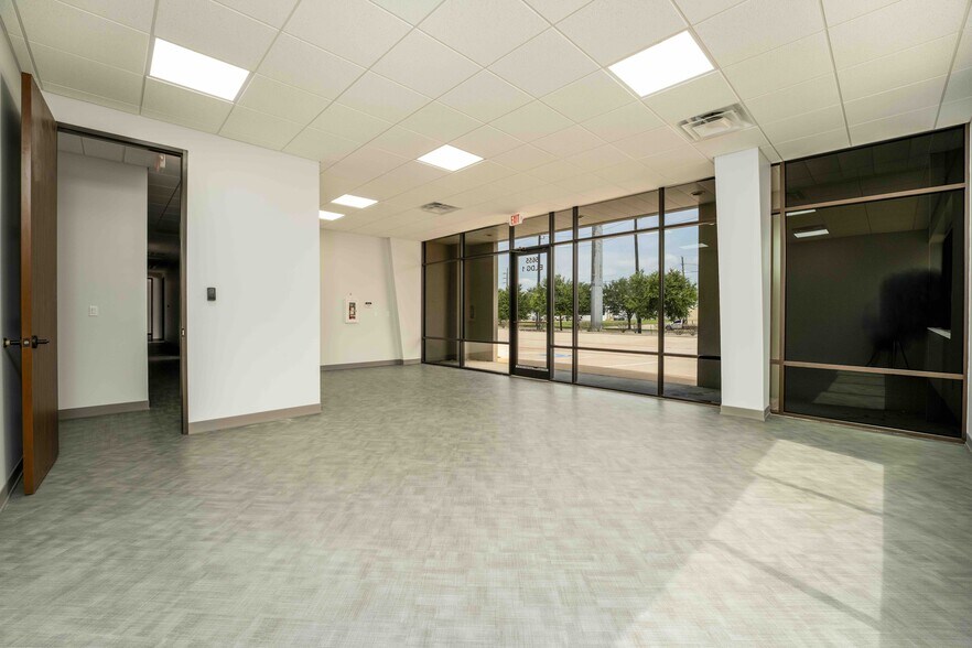 5655 W Sam Houston Pky N, Houston, TX à vendre - Hall d’entrée - Image 3 de 8