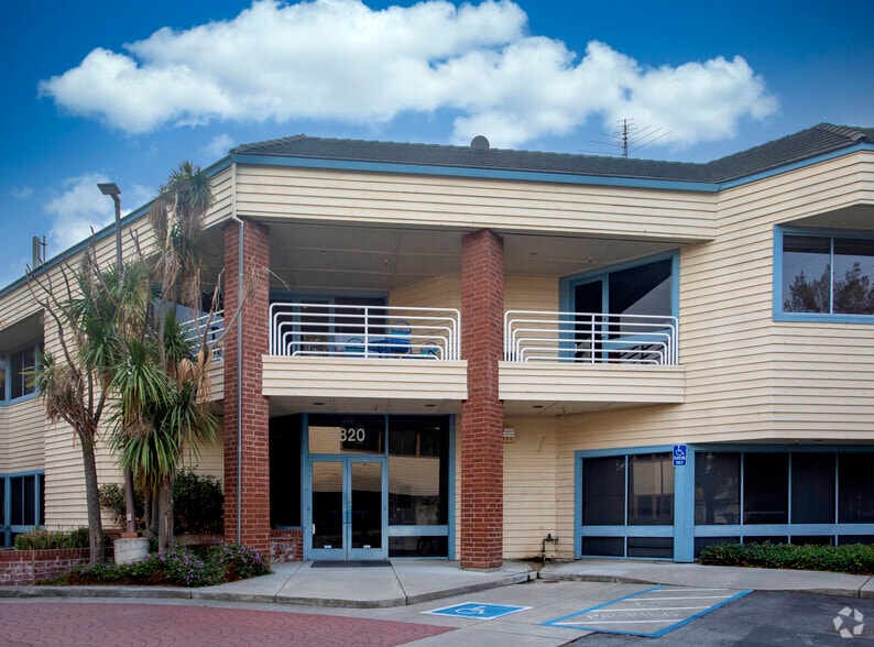 4820 Harwood Rd, San Jose, CA for lease - Building Photo - Image 2 of 4