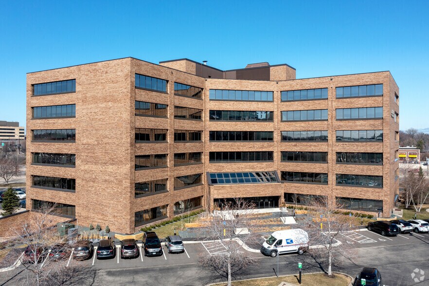 5353 Wayzata Blvd, Saint Louis Park, MN à louer - Photo du bâtiment - Image 2 de 10